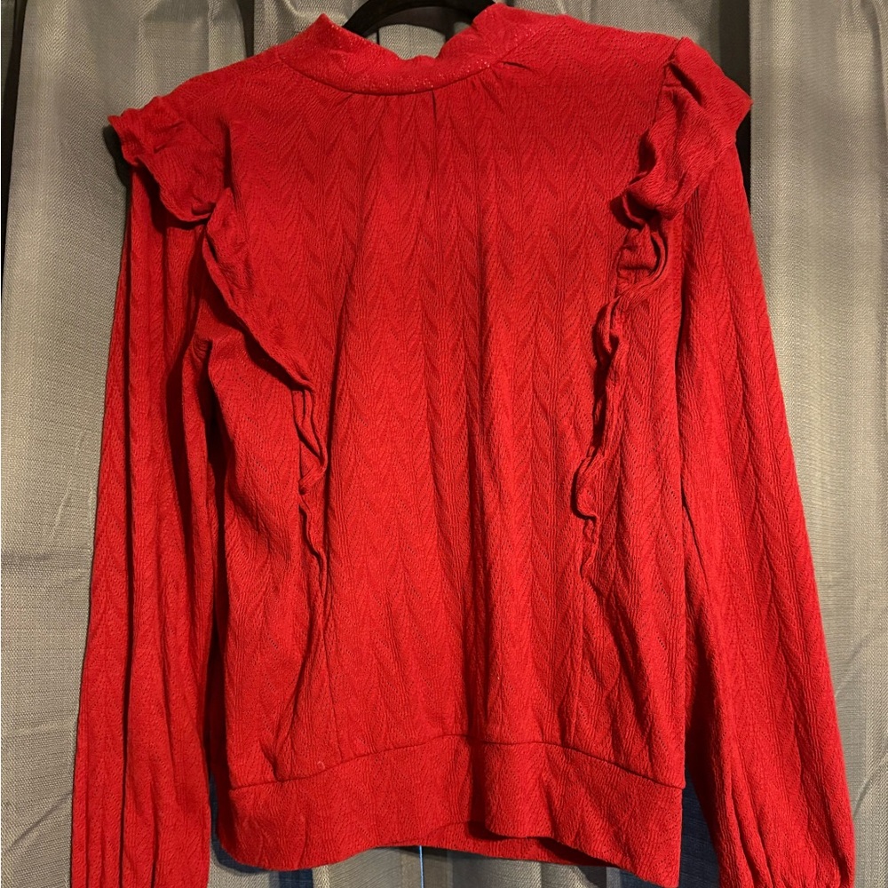Cute top from Loft, size L. Gathered sleeves and ruffle shoulders.